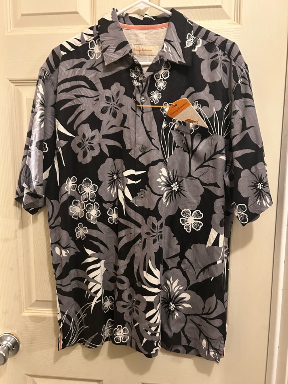 Tommy Bahama short-sleeved Hawaiian-style camp shirt - size medium